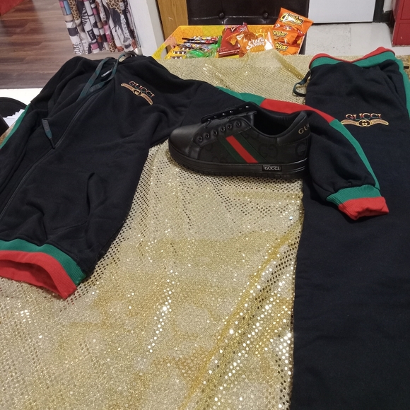 Designer shoes and clothes - Picture 4 of 4